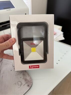 Supreme Magnetic Kickstand Light Black Silver Plastic FW18A43 2010-2019